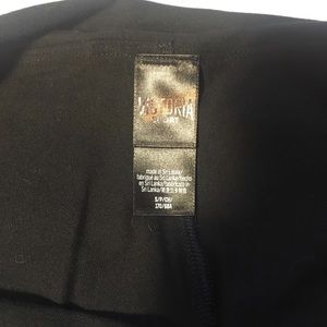 Victoria's Secret Pants - NWOT Victoria’s Secret Cropped Yoga Pants Small Victoria's Secret Pants - NWOT Victoria’s Secret Cropped Yoga Pants Small